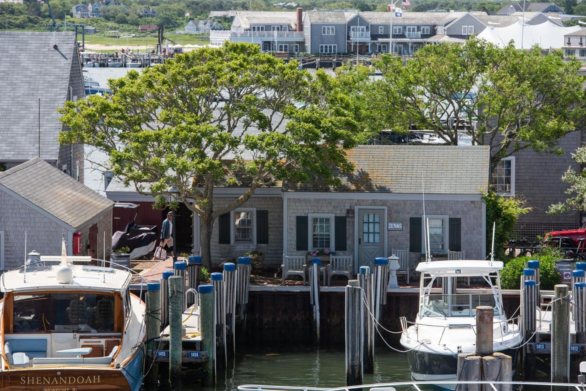 The At Boat Basin 4*